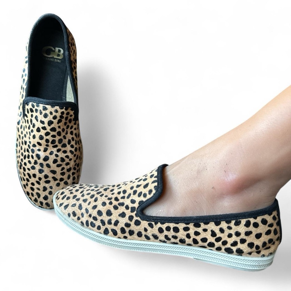 Gianni Bini Tan and Black Flats with Animal Print